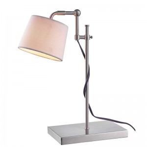 โคมไฟงานที่ปรับได้ที่สถานีทำงานในห้องพัก
